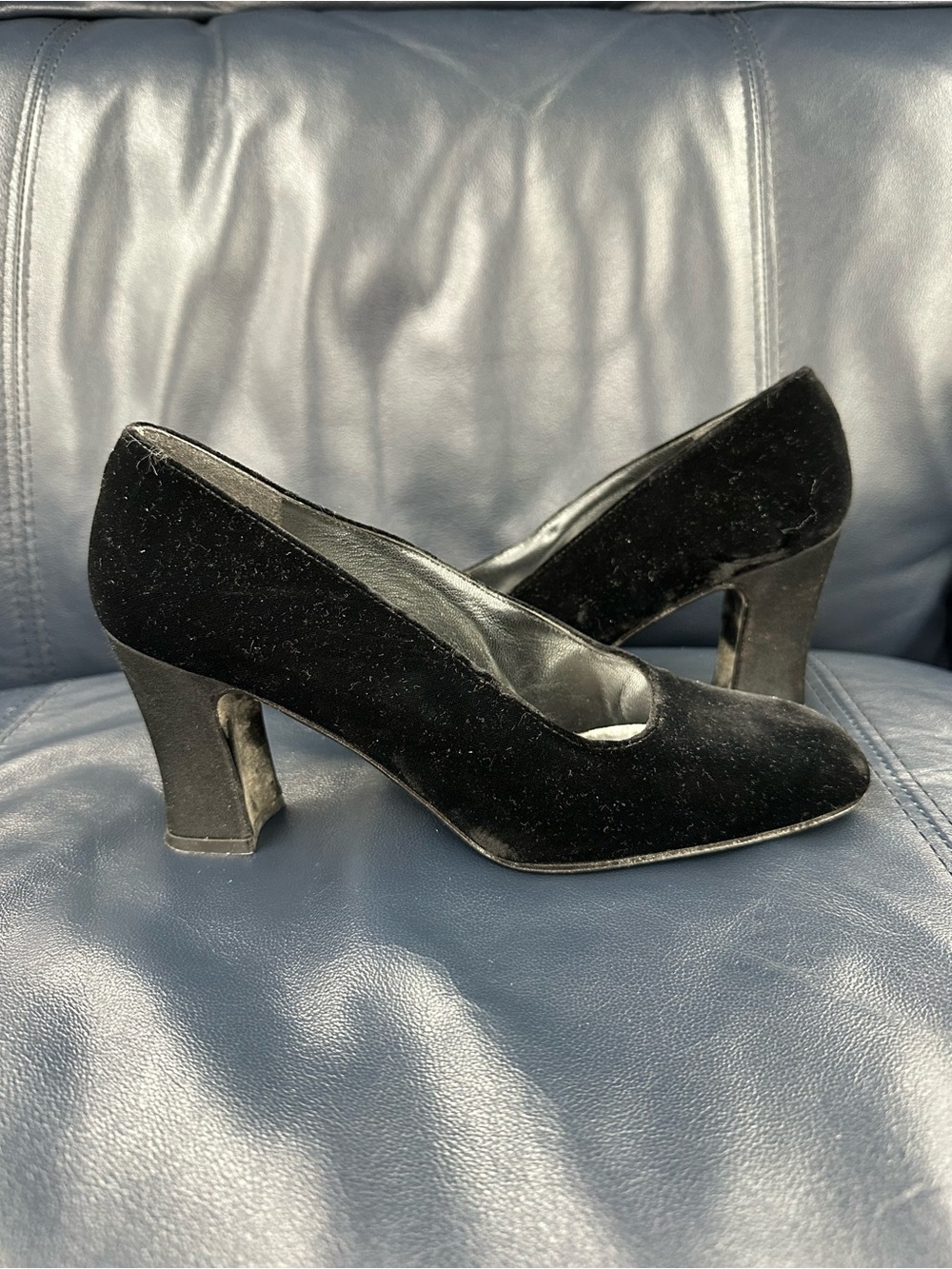 Stuart weitzman black velvet velour pumps heels chunky block heel size 5.5b